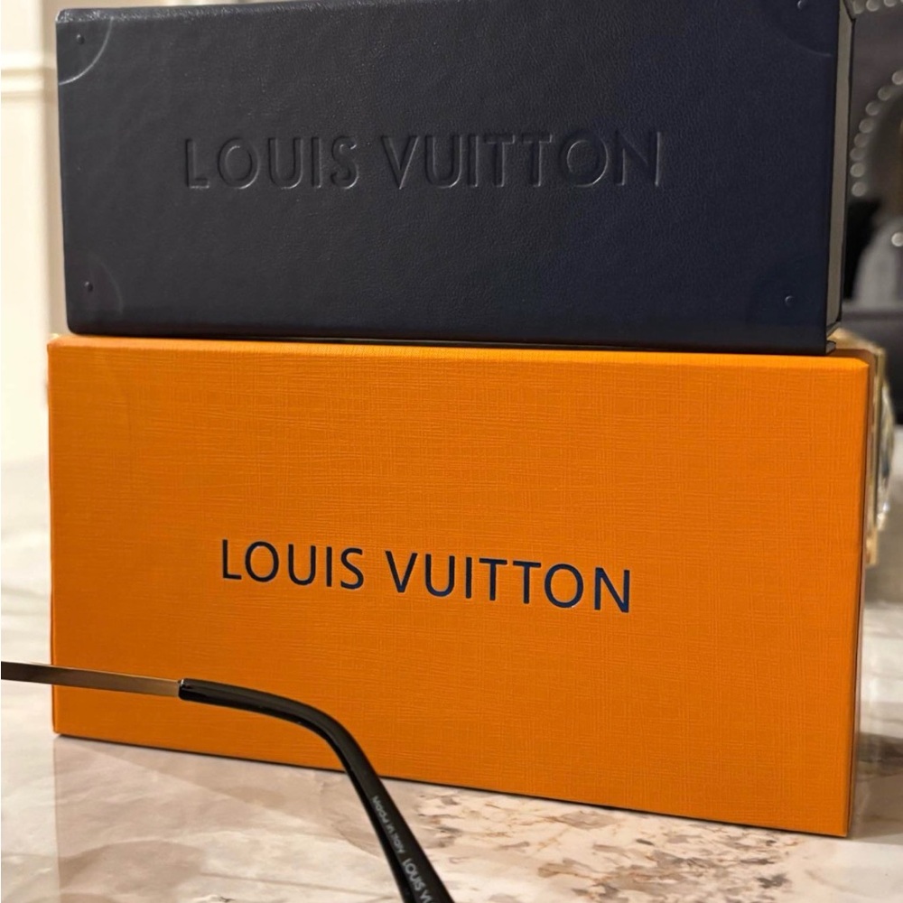 Louis Vuitton Gold-Tinted Sunglasses - Picture 6 of 6